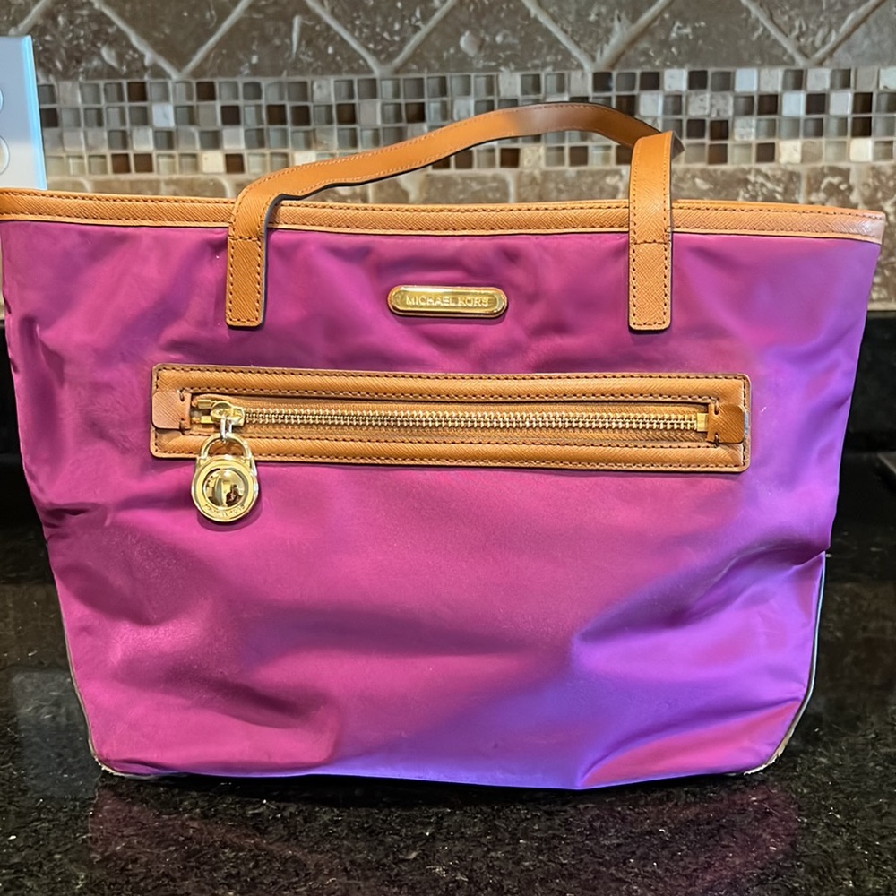 Michael Kors Fuschia Purse w/ shoulder straps - excellent condition - Picture 3 of 12